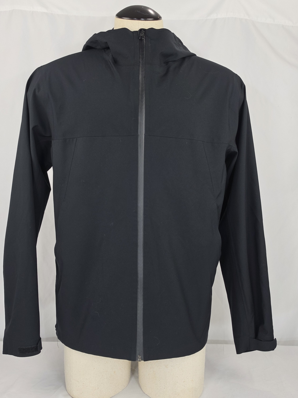 Uniqlo Men's Black Hooded Raincoat